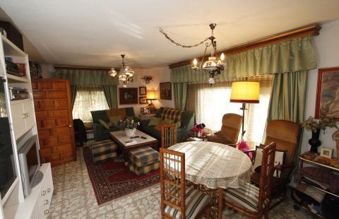 Excelente chalé con jardín estilo botánico, con barbacoa