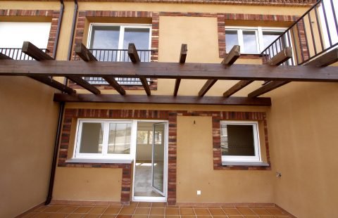 Se venden 2 chalés nuevos. 135.000€ cada una