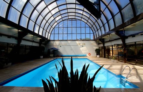 Duplex con piscina de verano y de invierno, squash, sauna, restaurante, vigilancia 24 horas tenis, club social,