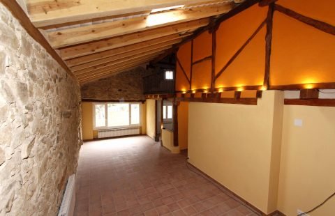 Chalé rústico de montaña, calefacción central, pre-instalación chimenea,