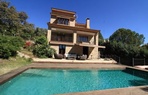 Chalé de lujo rústico con piscina de agua salada, barra de bar, jardín, chimenea, terrazas, barbacoa de piedra, garaje