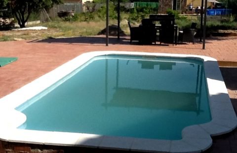 Chalé individual con piscina, parcela plana, terraza, 2 plantas